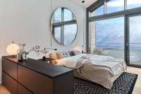 Bad in gedeckten Farben mit freistehender Wanne